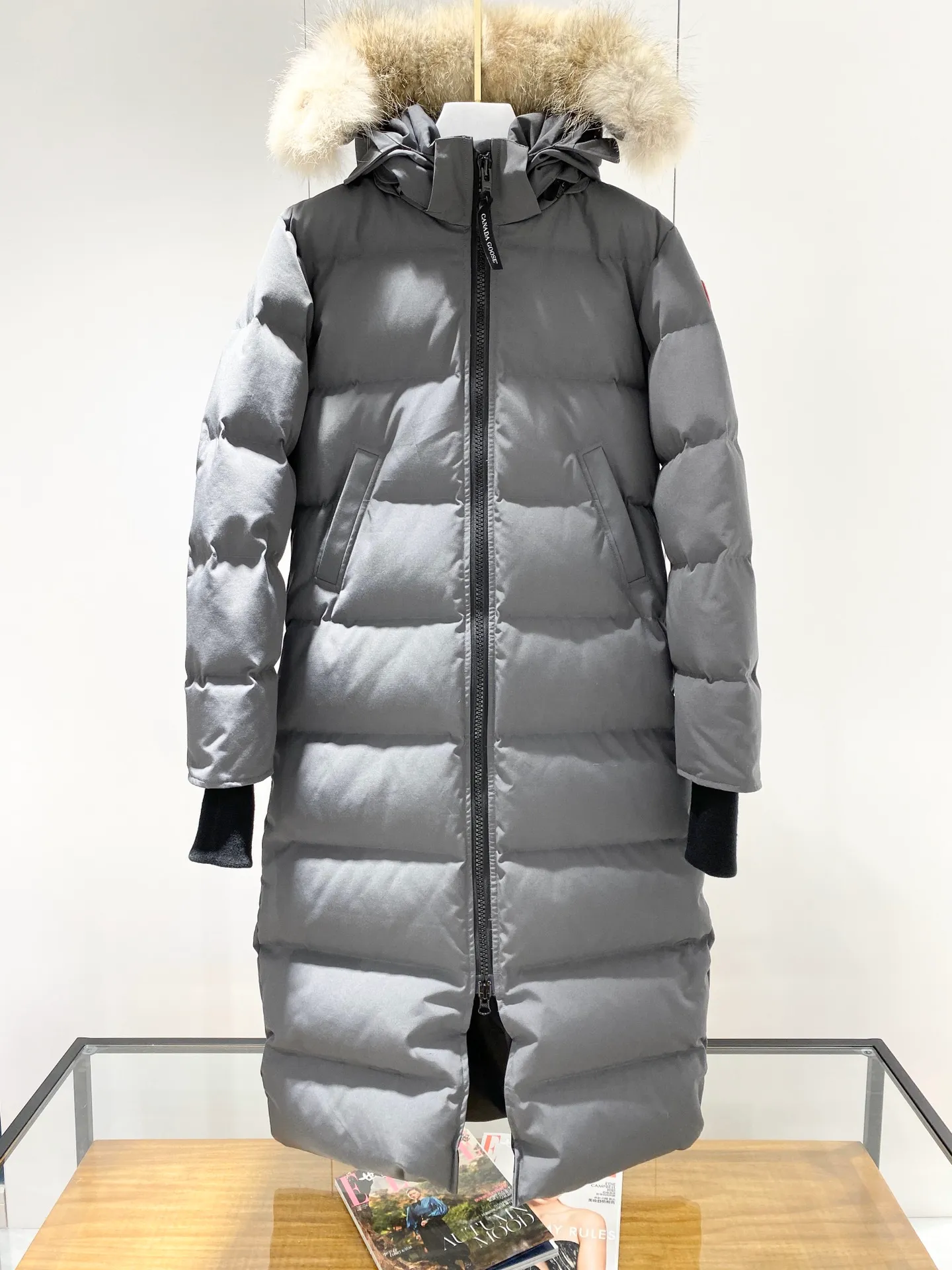 P860 Big Goose 22 Parka Parkas - Charcoal Gray Hanging Pattern Layout Display